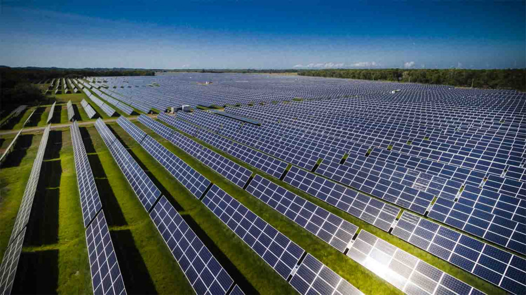 InterEnergy Group coloca bonos verdes por US$262.7 millones paneles IKAKOS. SOLAR FARM large