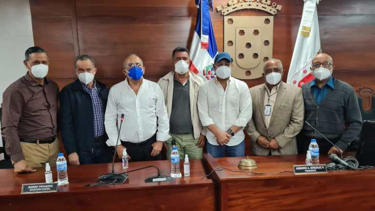 Ministro de Salud Pública monta protocolo para reapertura del mercado de pulgas de Santiago pluti large