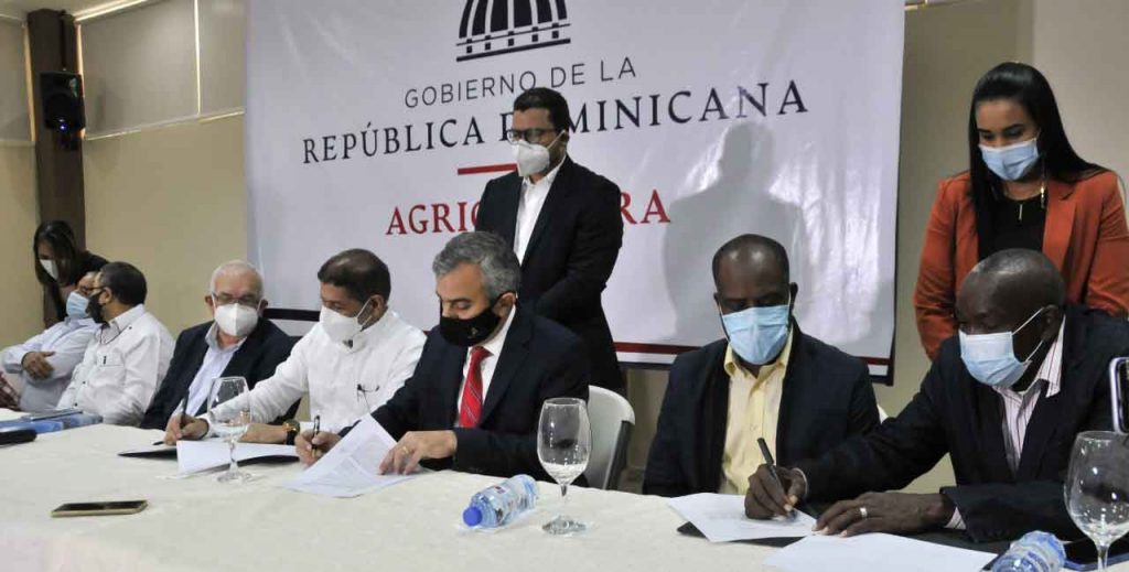 Agricultura comerciantes productores y el Inespre firman acuerdo para garantizar seguridad alimentaria