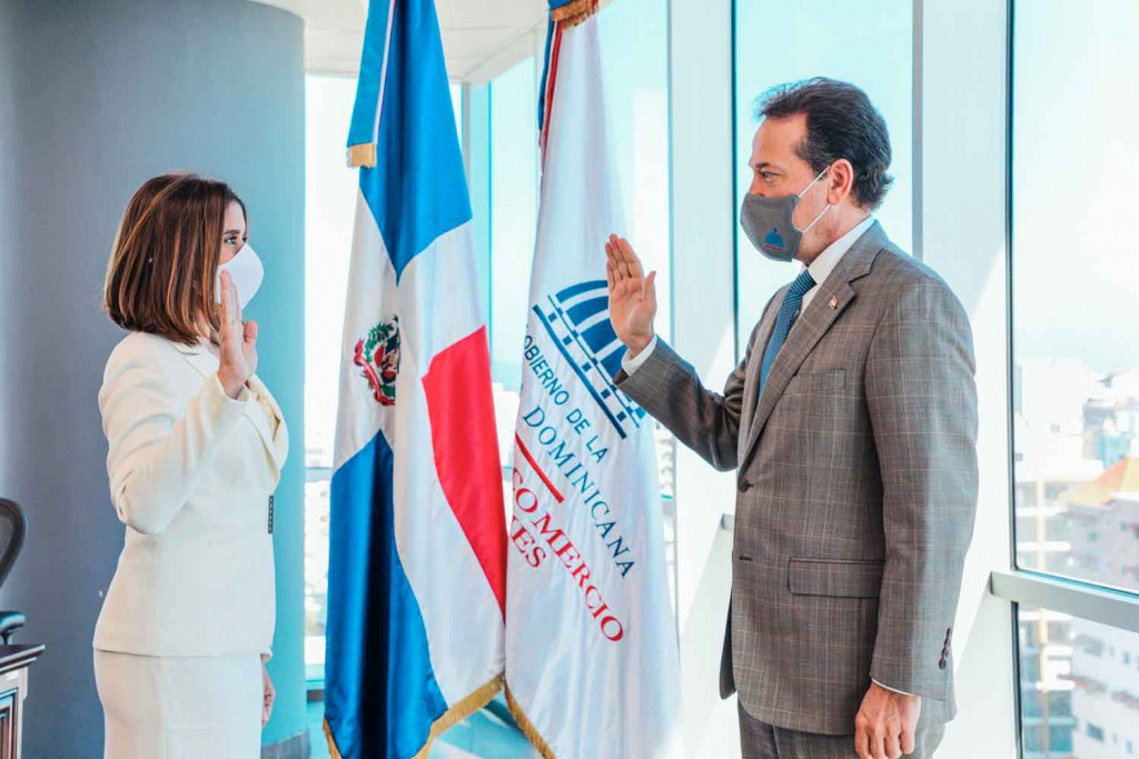 Ministro Bisonó juramenta nueva miembro del Consejo de ProCompetencia Bisono juramenta large