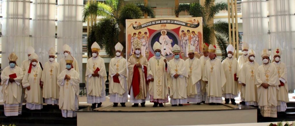 Obispos celebran 100 anos de la coronacion