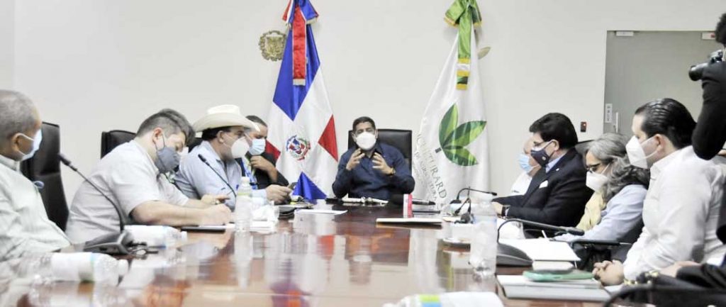 Agricultura y sector lacteo trabajan para mantener estables precios de la leche