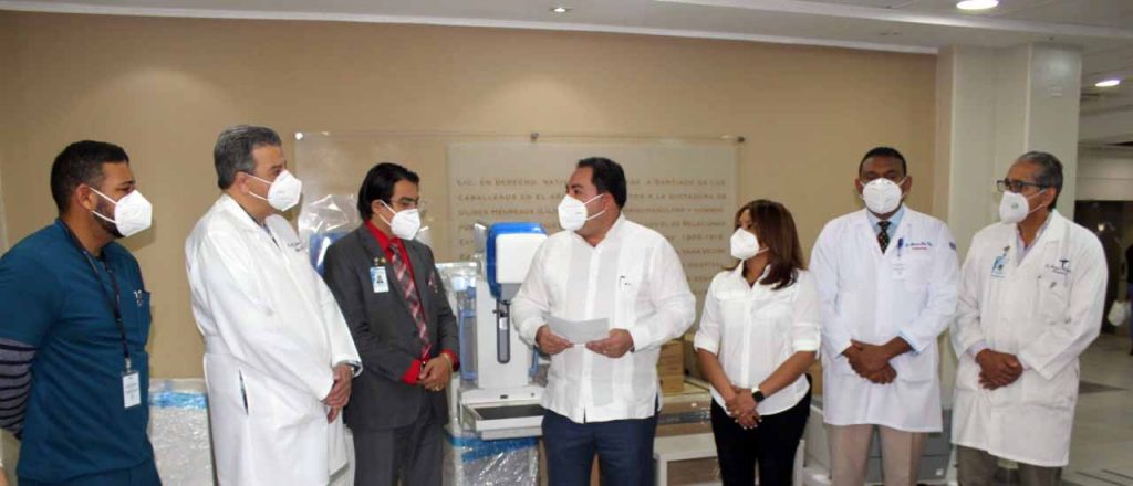 SNS entrego un moderno equipo para mamografia digital al hospital Cabral y Baez