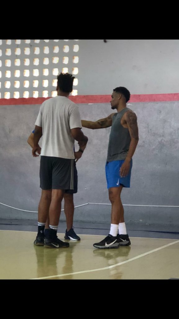 El Capitán de la Selección Nacional Víctor Liz se Une a los Entrenamientos del Club Pueblo Nuevo VICTOR LIZ ENTRENAMIENTOS CLUB PUEBLO NUEVO
