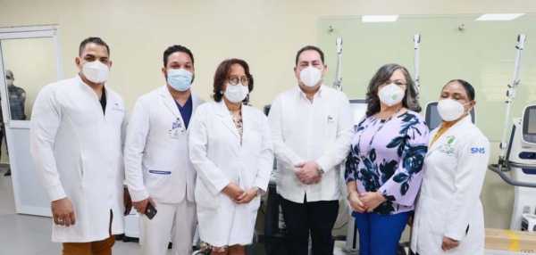 SNS entrega 17.3 millones en equipos a dos hospitales de Santiago