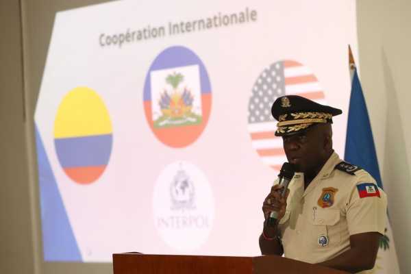 Leon Charles jefe de la policia de Haiti