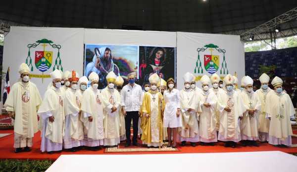 Presidente Abinader asiste a la ordenacion del nuevo obispo de San Francisco de Macoris