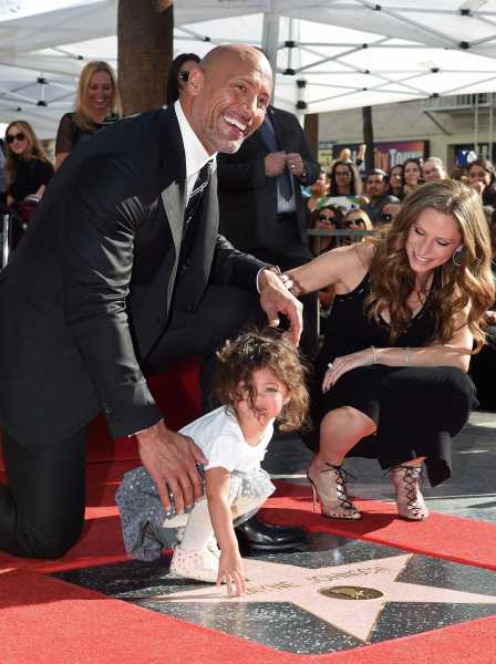 Dwayne Johnson con su esposa Lauren Hashian y su hija Jasmine Johnson