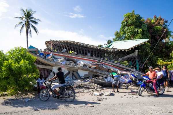 terremoto en Haiti hay mas de 300 muertos2