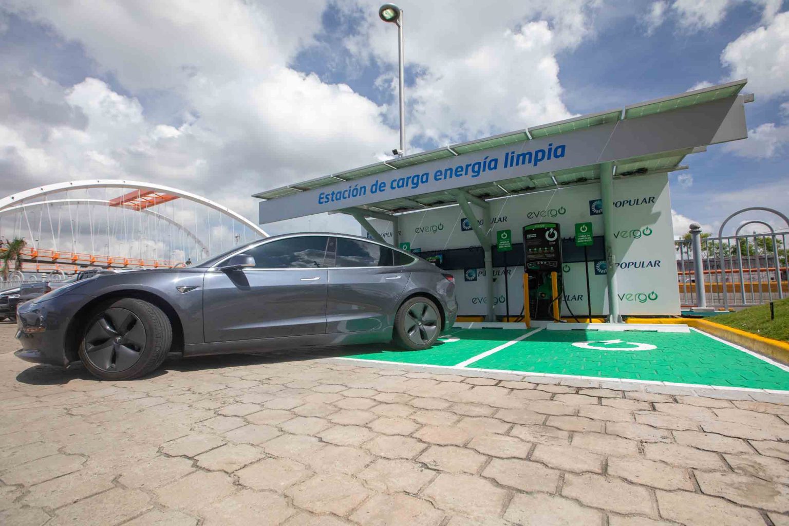 Popular ha otorgado ya RD815 millones para financiar vehiculos eco