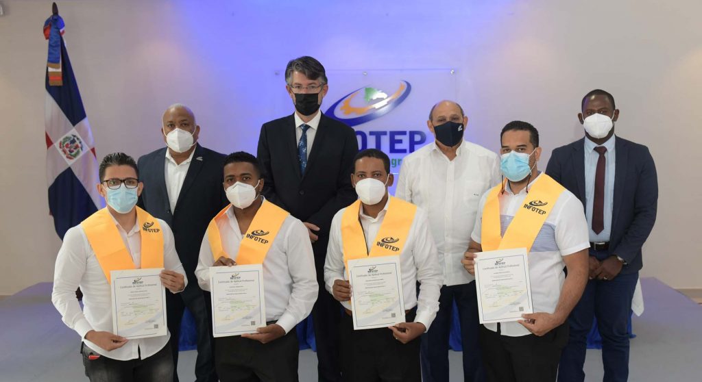 certificados en nombre del grupo de egresados