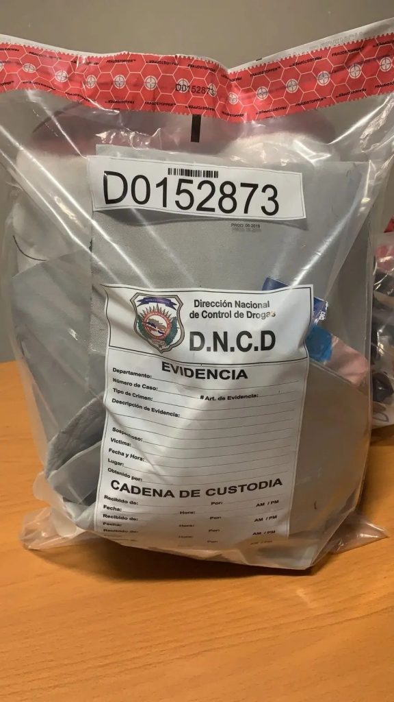 Mujer detenida en el AILA con más de cuatro kilos de presunta cocaína cocaina