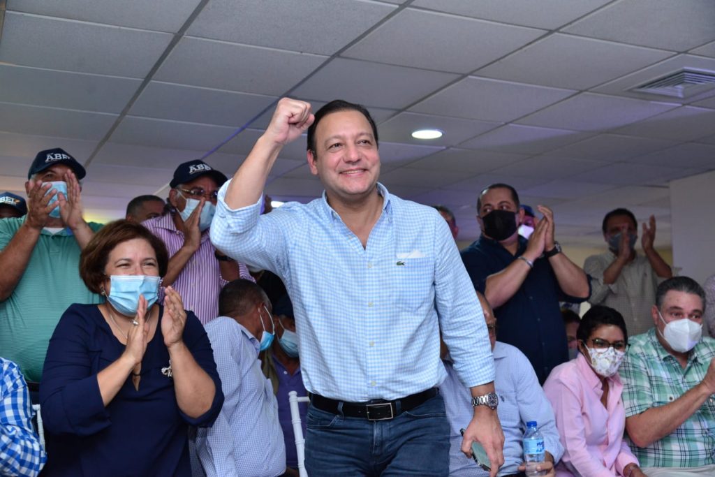 Abel Martínez asegura que el pregonado cambio solo ha traído penurias al país ABEL MARTINEZ EN LA ROMANA 01