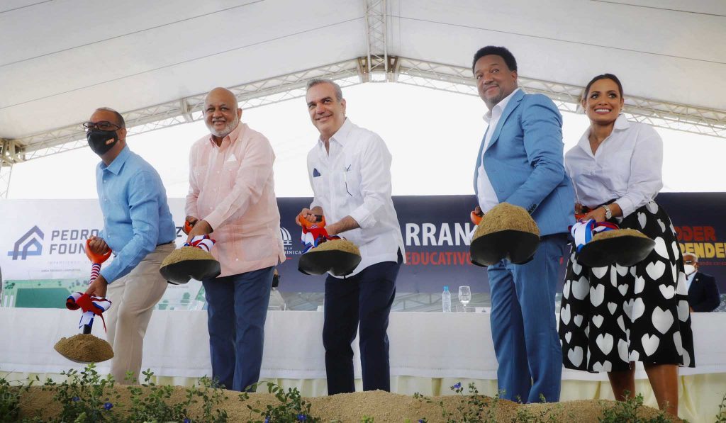 Abinader motiva a figuras del deporte dominicano