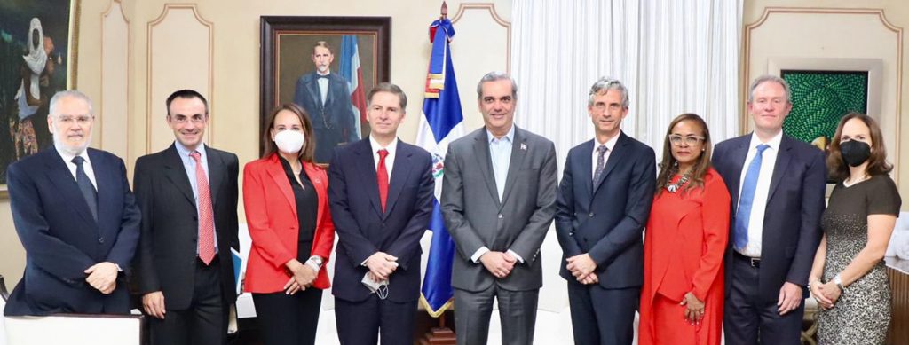 Abinader recibe al vicepresidente del Banco Mundial Carlos Felipe Jaramillo