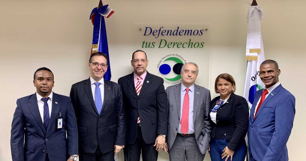 Alguaciles y Miembros de la Union Internacional de Oficiales Judiciales