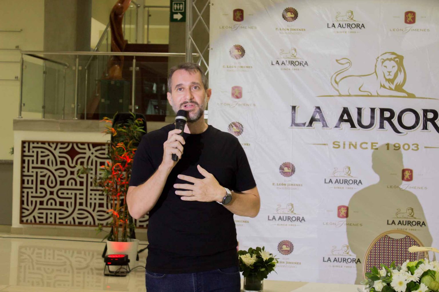 Carlos Sanchez anuncia show para Santiago El Pio sera su invitado