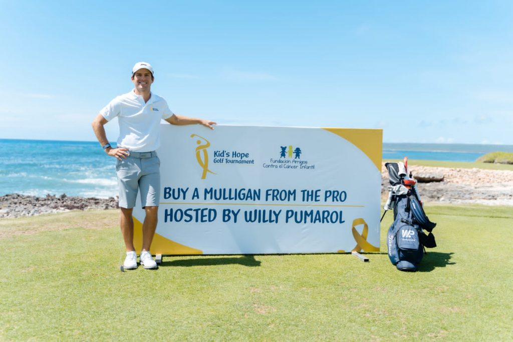 El golfista profesional Willy Pumarol