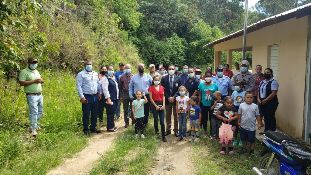 Abren una escuela próximo al Pico Duarte MG1