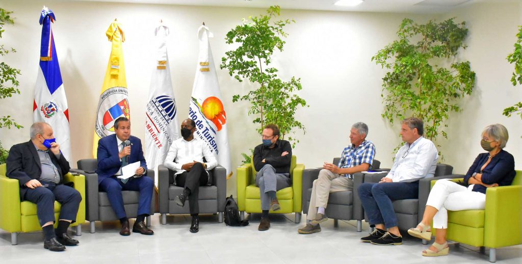 Mitur y Medio Ambiente impulsan desarrollo del ecoturismo Mitur y Medio Ambiente impulsan desarrollo del ecoturismo