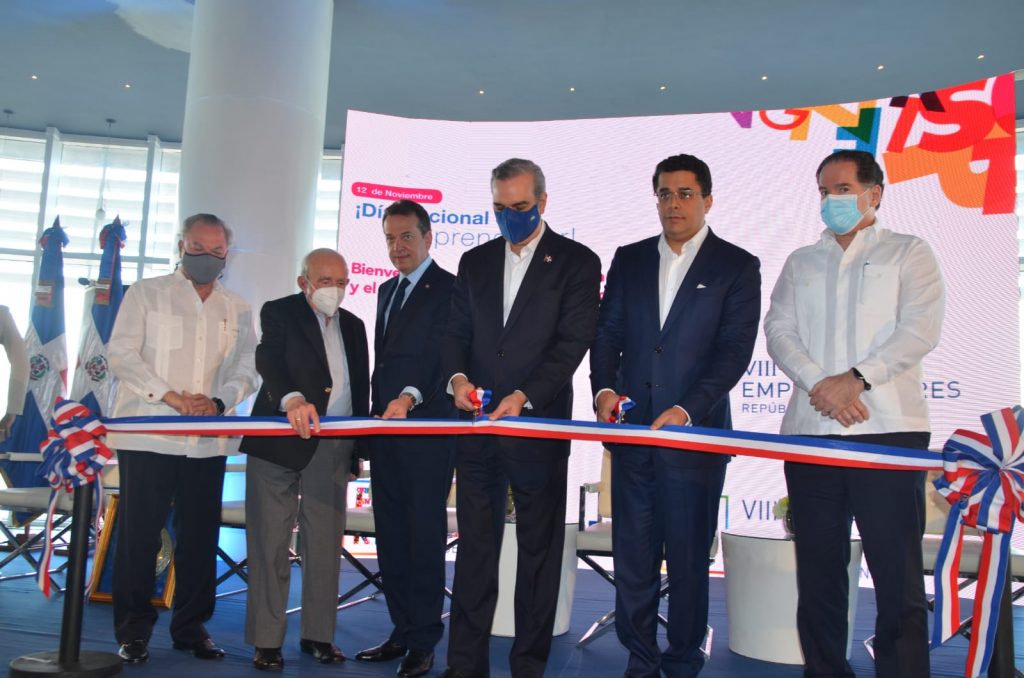 Presidente Abinader exhorta a los jóvenes emprendedores a nunca rendirse y les garantiza respaldo del Gobierno Abinader exhorta a los jovenes emprendedores a nunca rendirse y les garantiza respaldo del Gobierno