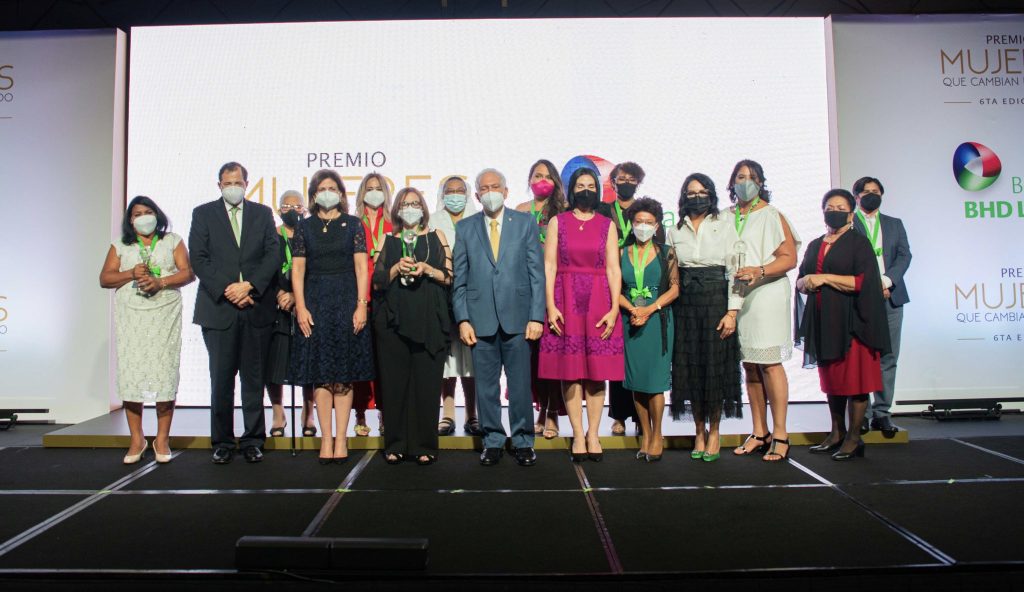 El BHD distingue a mujeres en entrega de reconocimientos BHD distingue a mujeres en entrega de reconocimientos