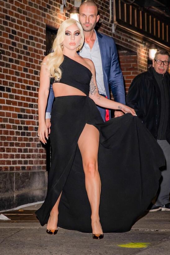 Lady Gaga sufre desperfecto con su vestuario1