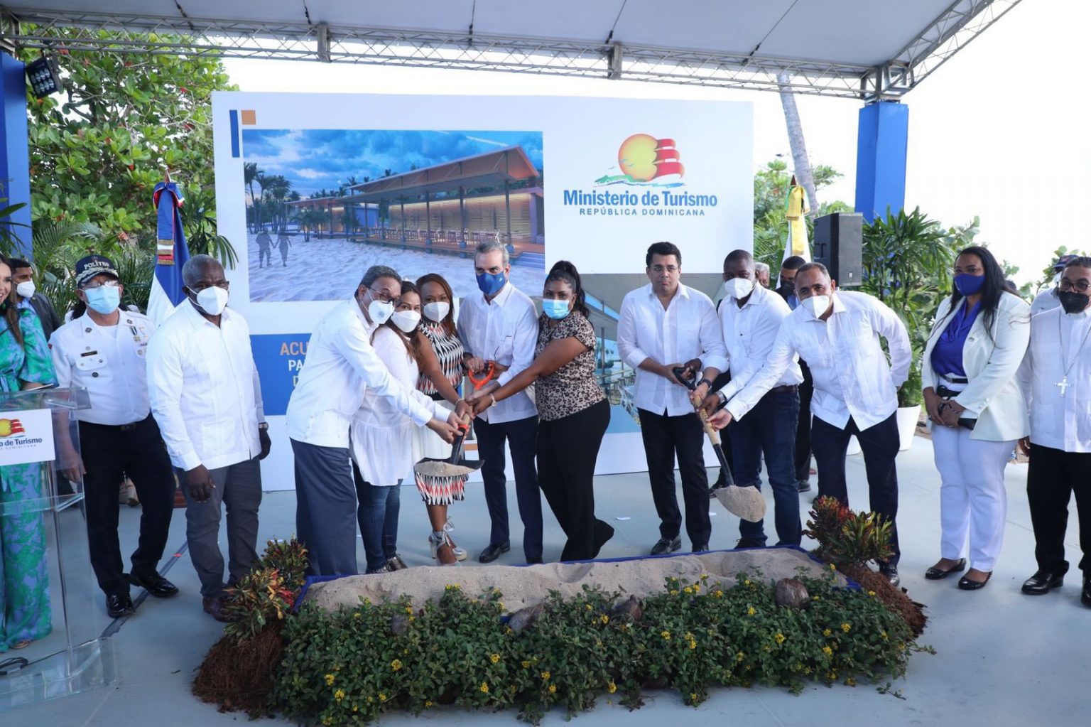 Abinader invertira mas de RD111 millones en reconstruccion playa Guayacanes