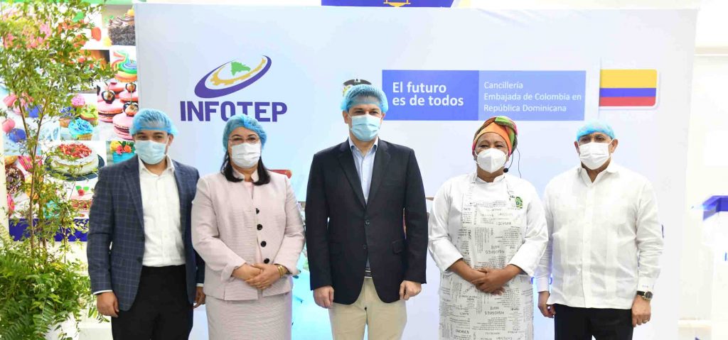 INFOTEP y Embajada de Colombia realizan taller de cocina tradicional del pacífico colombiano Edgar Pimentel Maira Morla Daniel Cabrales Castillo Elsi Valencia y Rafael Santos Badia