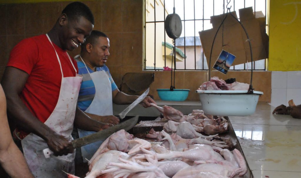 Autoridades agropecuarias garantizan abundancia de pollo en Navidad y Año Nuevo pollo e1639924780653