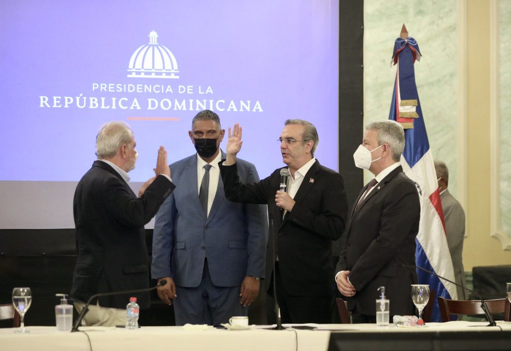 Presidente Abinader promulga Reglamento de Aplicación Ley Orgánica PN Abinader promulga Reglamento de Aplicacion Ley Organica PN