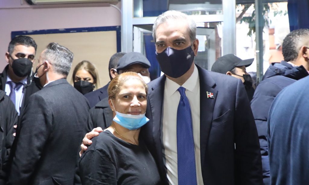 Presidente Abinader visita Zona de dominicanos en Madrid Abinader visita Zona de dominicanos en Madrid e1642546979966