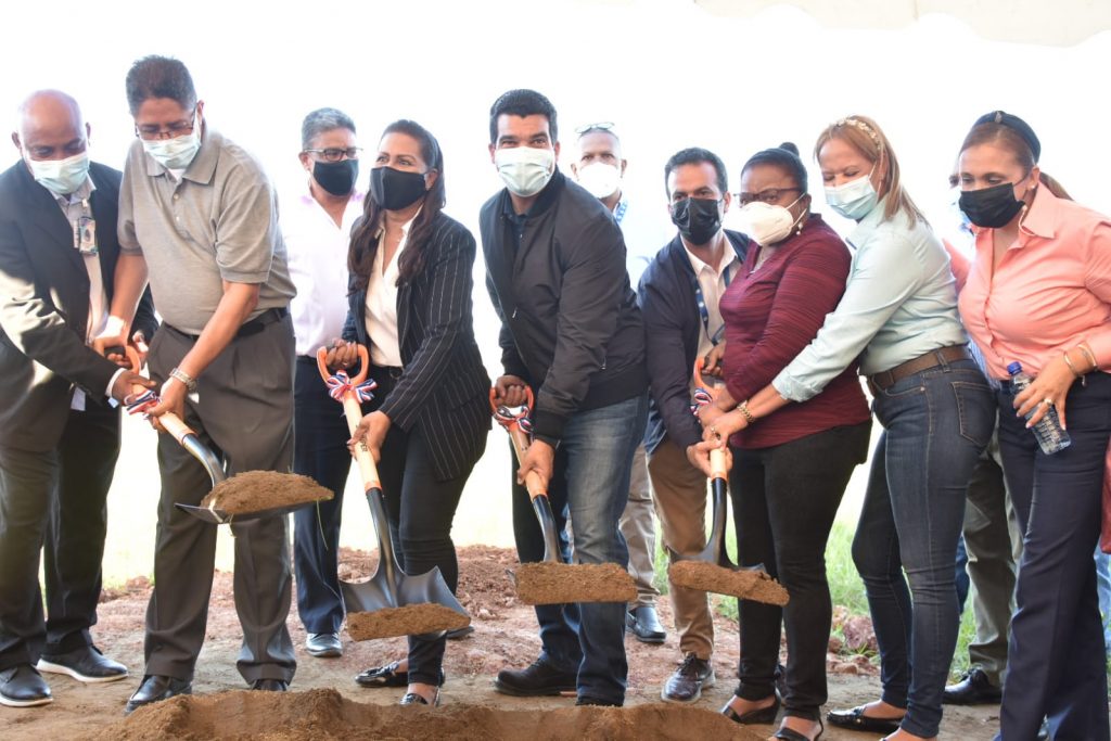 Wellington Arnaud deja iniciado trabajos en provincia Duarte