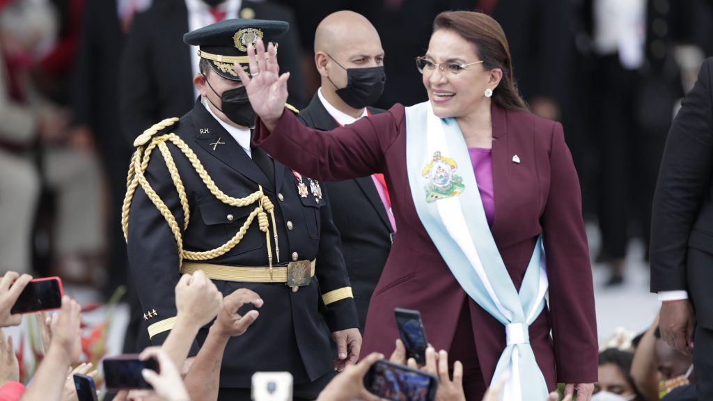 Xiomara Castro asumio como presidenta de Honduras eljacaguero