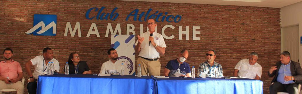 Andres Burgos acompanado de otras autoridades