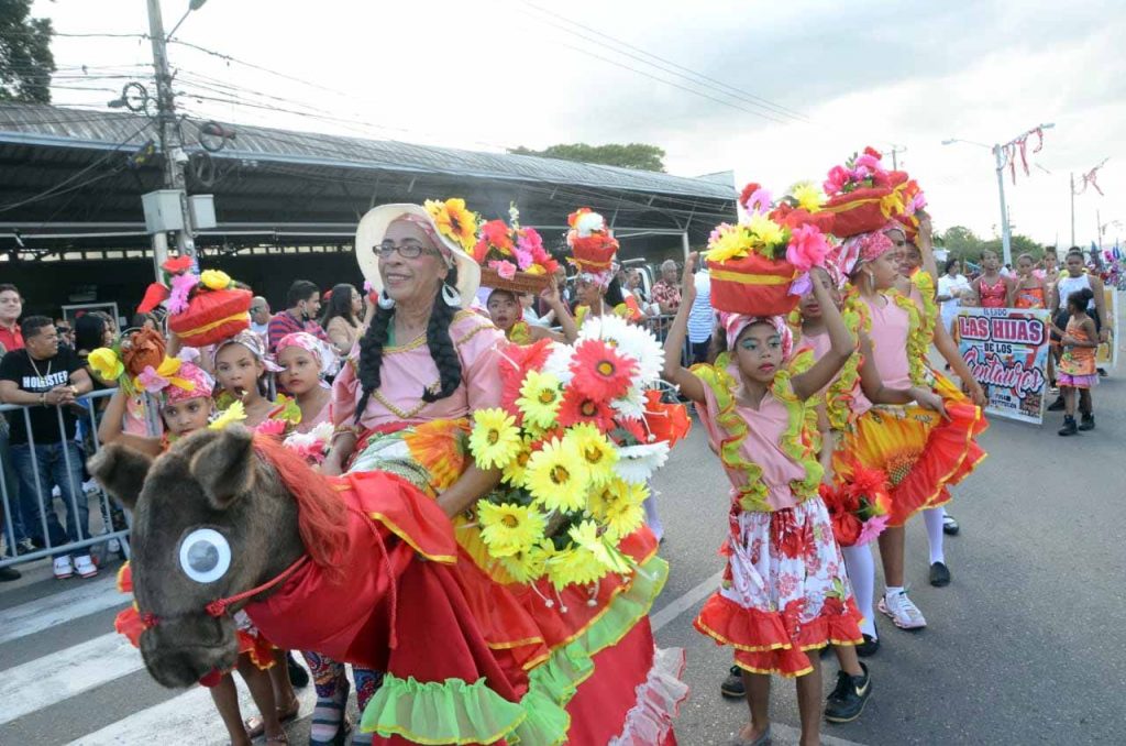 Carnaval de Santiago logra movimiento economico durante su realizacion