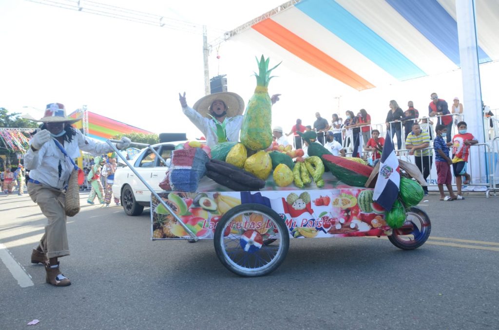 Carnaval de Santiago logra movimiento economico durante su realizacion2