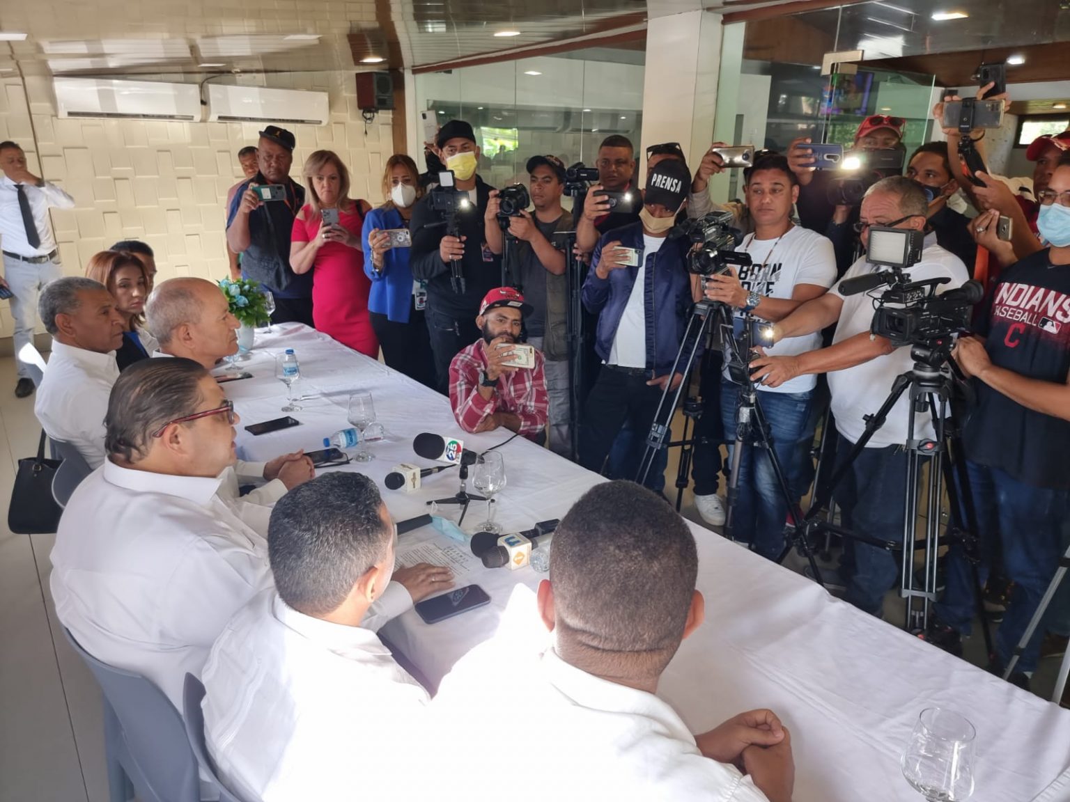 Catorce alcaldes de la provincia Santiago apoyan gestion del presidente Abinader