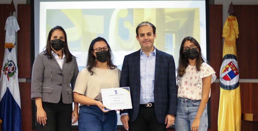 Fundación Madre y Maestra realiza encuentro entre empresarios y estudiantes becarios Fundacion Madre y Maestra realiza encuentro entre empresarios y estudiantes becarios