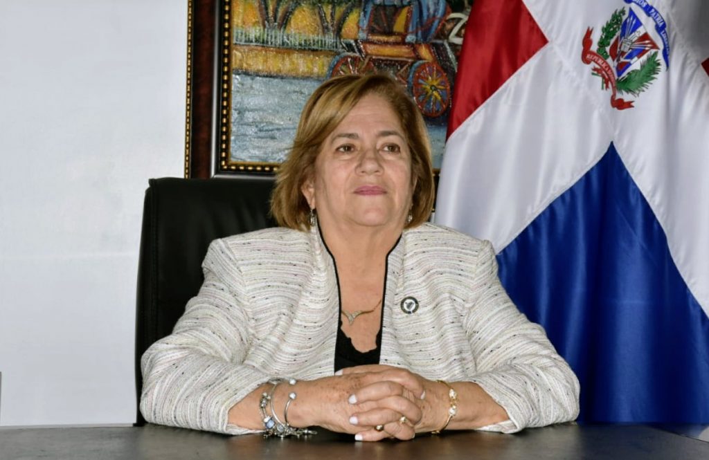 Marieta Diaz directora regional del Minerd