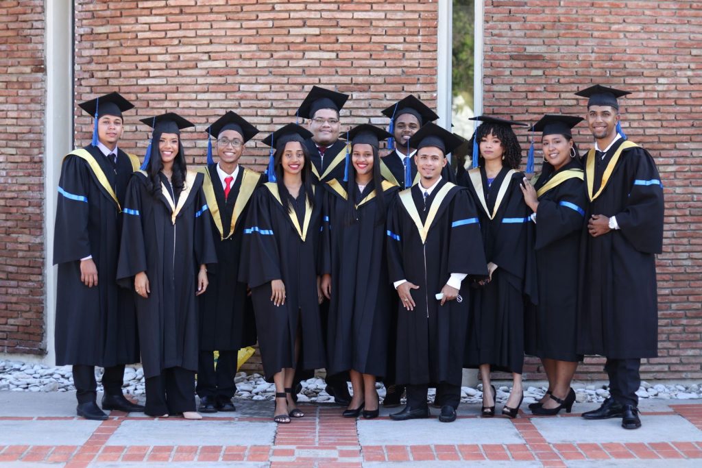 PUCMM celebra 105 graduacion en campus Santiago