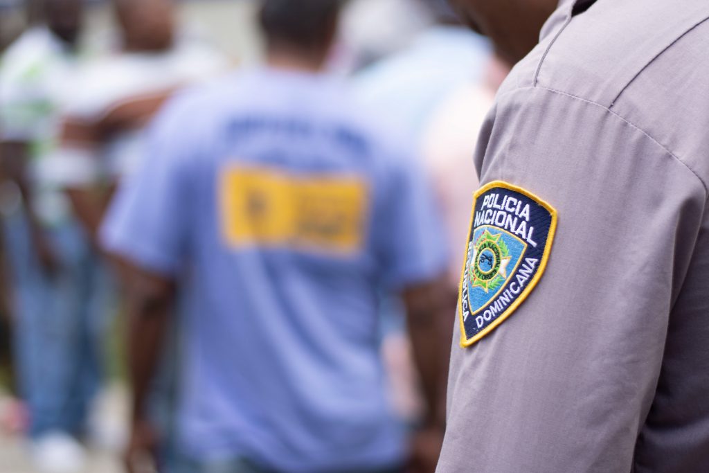 Policia matan por error agente Digesett