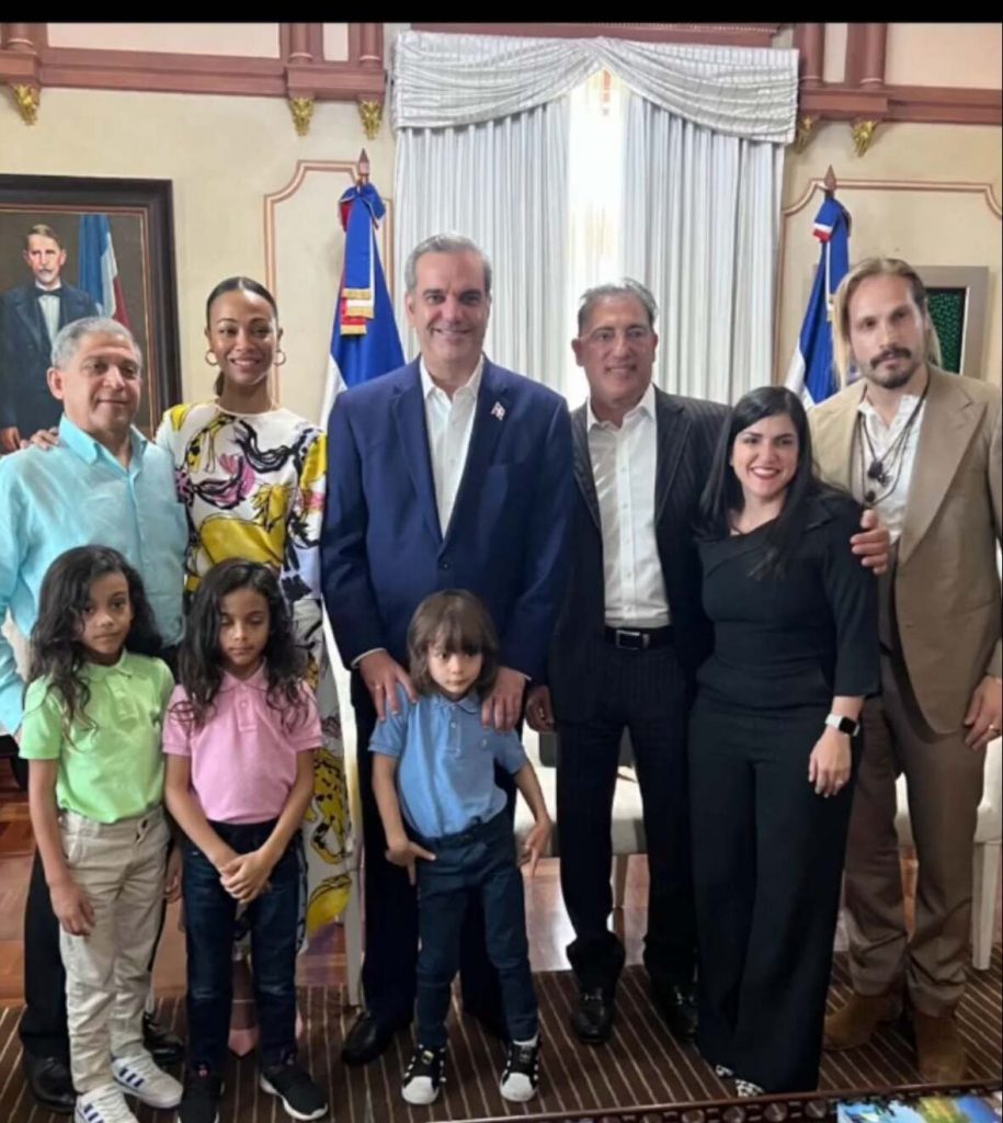 Zoe Saldana visita Republica Dominicana. El Presidente Abinader la recibe