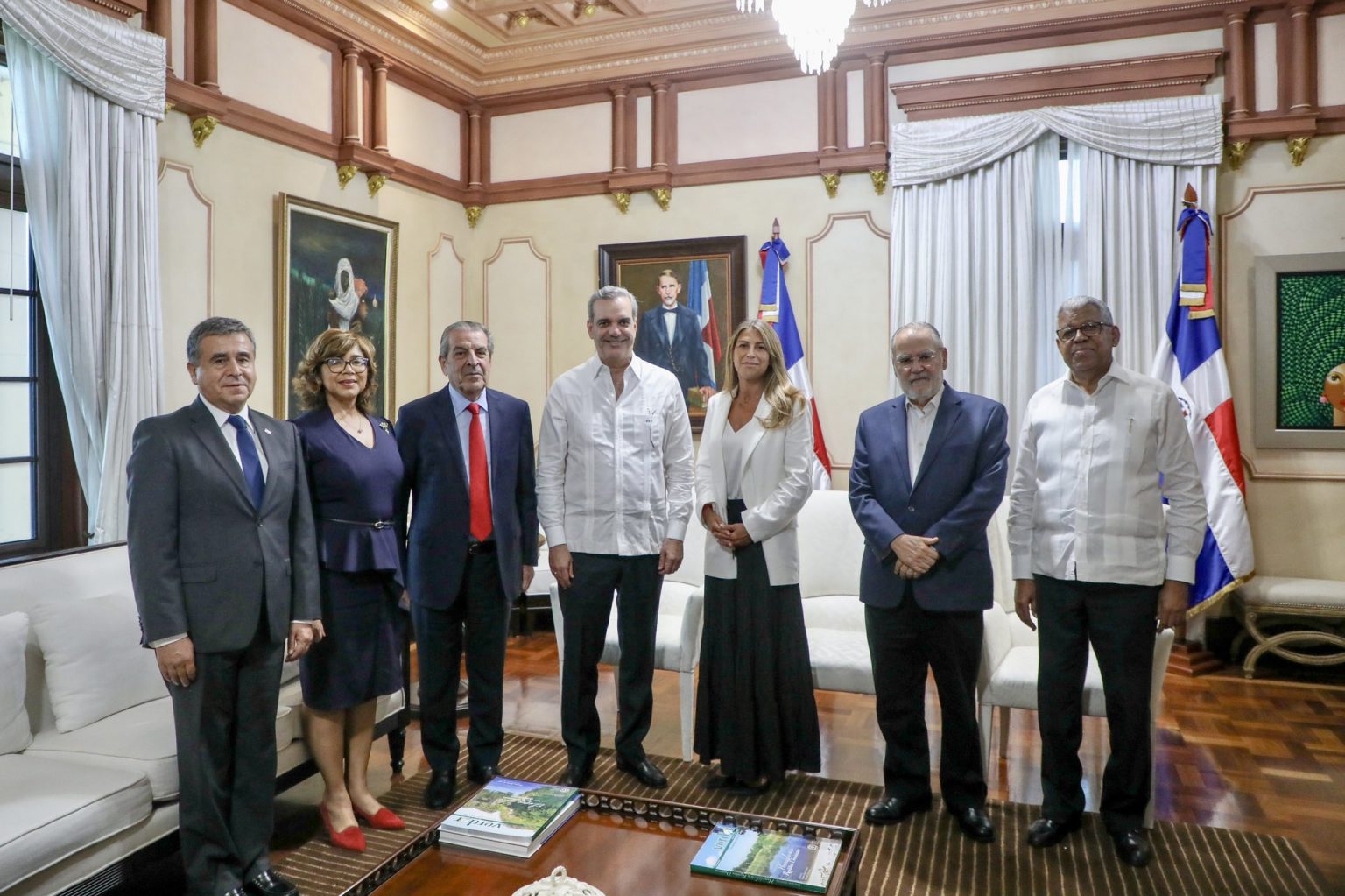 Abinader recibe al expresidente chileno Eduardo Frei en el Palacio Nacional