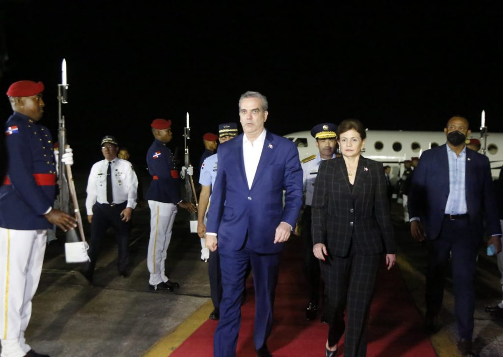 Abinader regresa de Costa Rica tras participar en la IV Cumbre de la Alianza para el Desarrollo en Democracia Abinader regresa de Costa Rica tras participar en la IV Cumbre