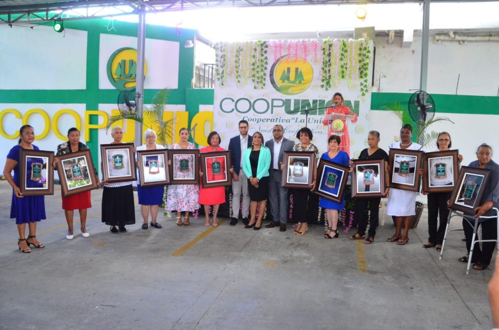 Coopunion reconoce 12 mujeres meritorios de la region nordeste