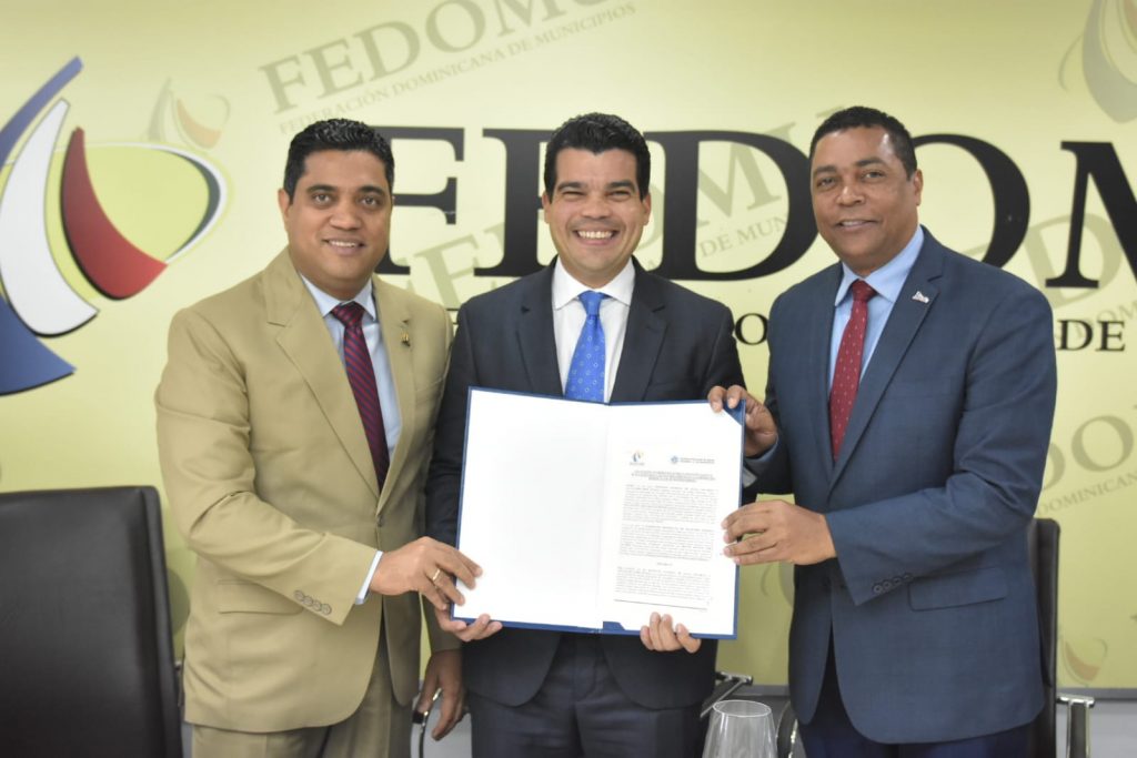 INAPA y Fedomu aunan esfuerzos para mejorar servicio agua en comunidades