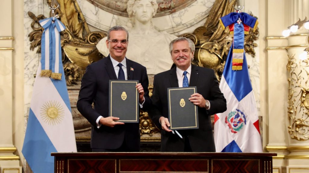 Luis Abinader y de Argentina Alberto Fernandez