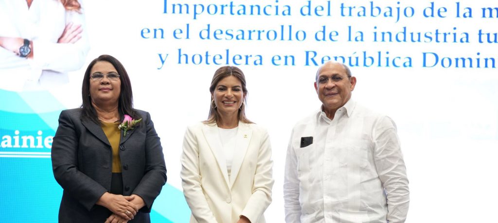 Vicepresidenta del Grupo Puntacana destaca participación de la mujer en el turismo, en conferencia auspiciada por INFOTEP Maira Morla Paola Rainieri y Rafael Santos Badia en la charla sobre el Impacto del trabajo de la mujer en el sector turismo de RD