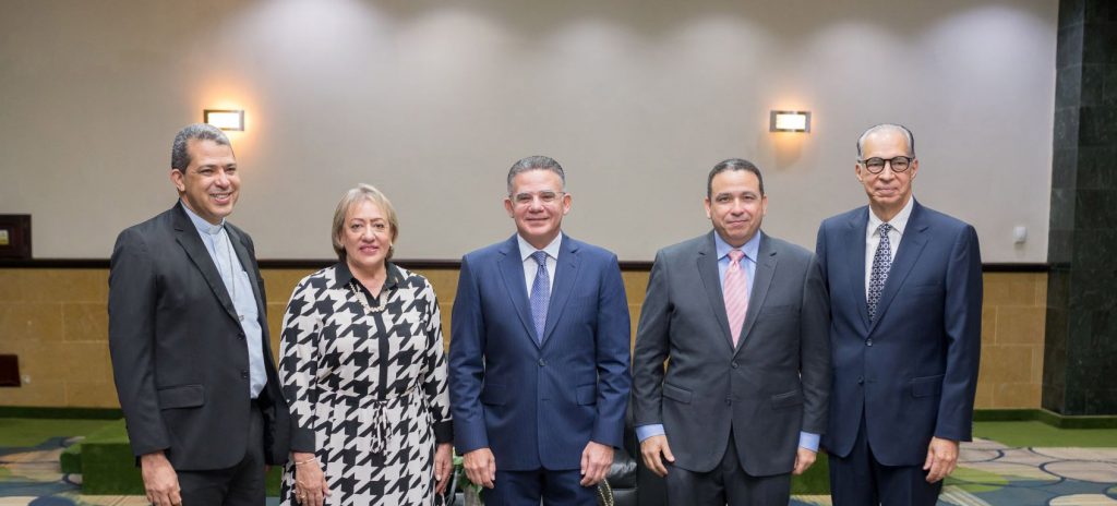 Fundación Arquidiocesana Santiago Apóstol celebra desayuno empresarial “Manuel Arsenio Ureña” Tomas Morel Bernarda Checo Pedro Brache Juan Manuel Urena Oliveiro Espaillat